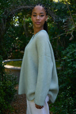 Cashmere V-Neck Sweater Sporty mint / cream