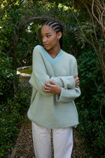Cashmere V-Neck Sweater Sporty mint / cream