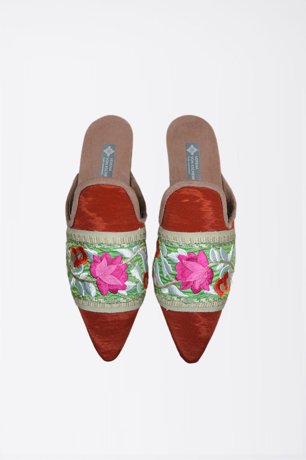 Handgefertigte Mules Couture „SUA“ von Verena von Eschenbach – Unikat aus Upcycling-Stoffen eines bayerischen Raumausstatters, mit Echtleder ausgefüttert.