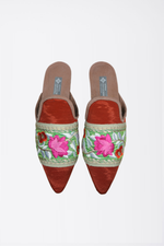 Handgefertigte Mules Couture „SUA“ von Verena von Eschenbach – Unikat aus Upcycling-Stoffen eines bayerischen Raumausstatters, mit Echtleder ausgefüttert.