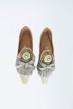 Laden Sie das Bild in den Galerie-Viewer, Slippers de luxe handmade Adanna Gr. 39

