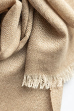 Laden Sie das Bild in den Galerie-Viewer, Babycamel Cashmere Tuch Naran
