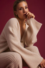 Load image into Gallery viewer, Cashmere Cardigan Lovely natural cream
