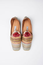 Laden Sie das Bild in den Galerie-Viewer, Slippers de luxe handmade Shani Gr. 38
