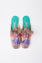 Laden Sie das Bild in den Galerie-Viewer, Slippers de luxe handmade Chimamanda Gr. 41
