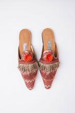 Laden Sie das Bild in den Galerie-Viewer, Slippers de luxe handmade Hadiza Gr. 40
