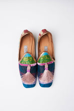 Laden Sie das Bild in den Galerie-Viewer, Slippers de luxe handmade Tani Gr. 38
