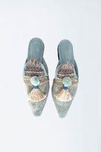 Laden Sie das Bild in den Galerie-Viewer, Slippers de luxe handmade Taraji Gr. 40
