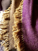 Laden Sie das Bild in den Galerie-Viewer, Cashmere Decke Safran / Aubergine - Verena von Eschenbach 
