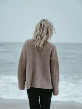 Laden Sie das Bild in den Galerie-Viewer, Cashmere Sweater Salt natural taupe
