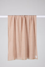 Load image into Gallery viewer, Babycamel Cashmere Tuch Shinen alabaster rosa
